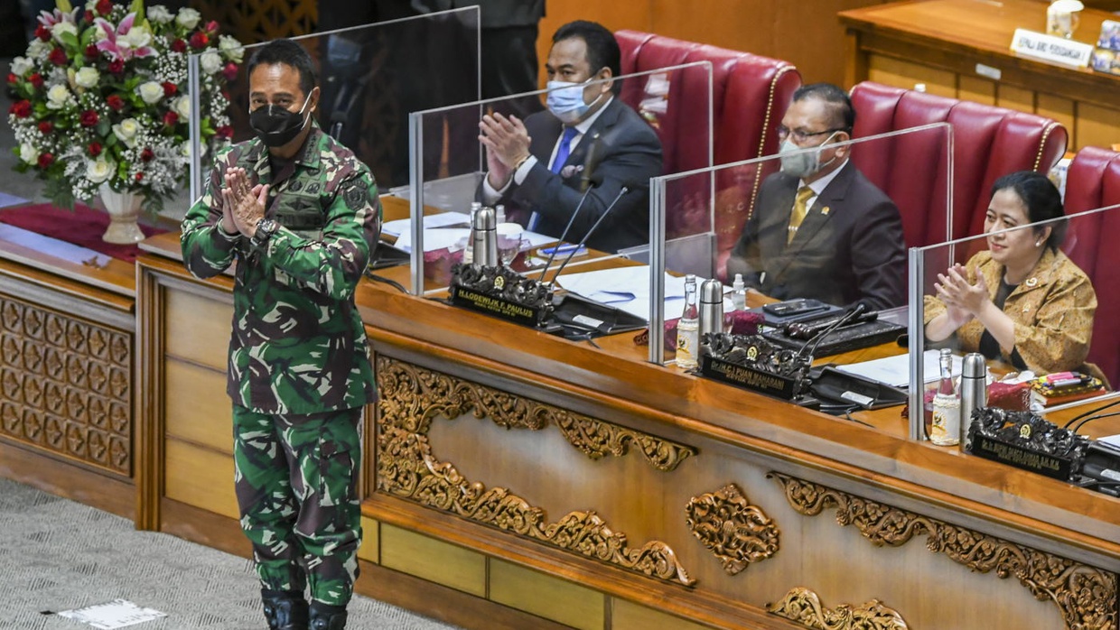 DPR Lihat Ada Rencana Jokowi Perpanjang Masa Jabatan Panglima TNI DPR Lihat Ada Rencana Jokowi Perpanjang Masa Jabatan Panglima TNI