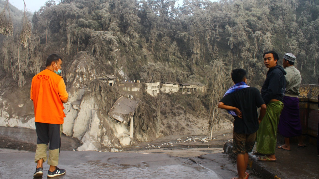 Update Gunung Semeru: Jembatan Penghubung Lumajang & Malang Putus Update Gunung Semeru: Jembatan Penghubung Lumajang & Malang Putus