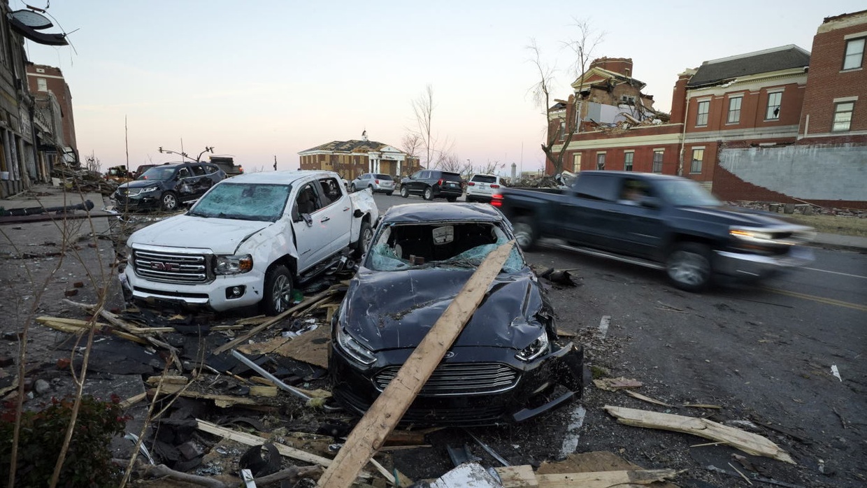 Badai Tornado Mengamuk di Amerika: 100 Orang Tewas & Info Terkini Badai Tornado Mengamuk di Amerika: 100 Orang Tewas & Info Terkini