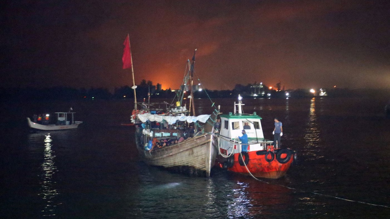 Kapal Rohingya Terbalik di Laut Andaman, 250 Orang Hilang Kapal Rohingya Terbalik di Laut Andaman, 250 Orang Hilang