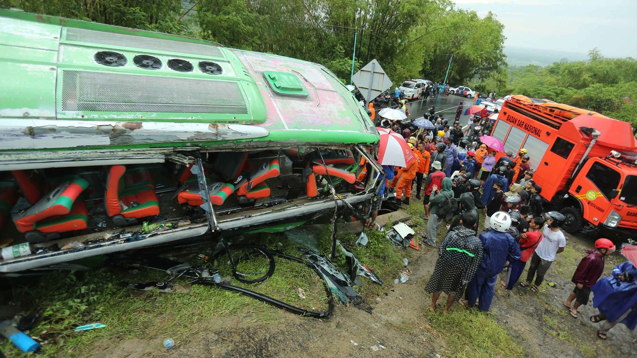 Kecelakaan Bus Pariwisata di Bantul, Puluhan Penumpang Dibawa ke RS Kecelakaan Bus Pariwisata di Bantul, Puluhan Penumpang Dibawa ke RS