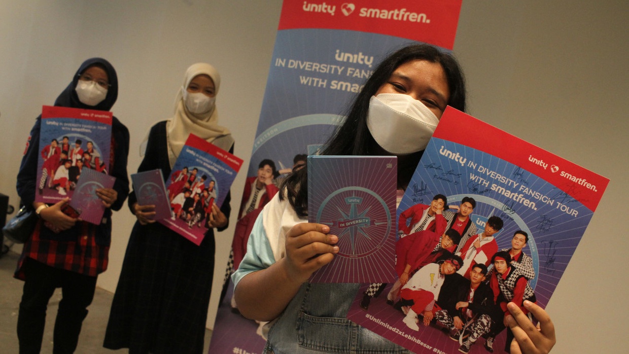 Smartfren Ajak UN1TY Sapa Pelanggan Smartfren Ajak UN1TY Sapa Pelanggan