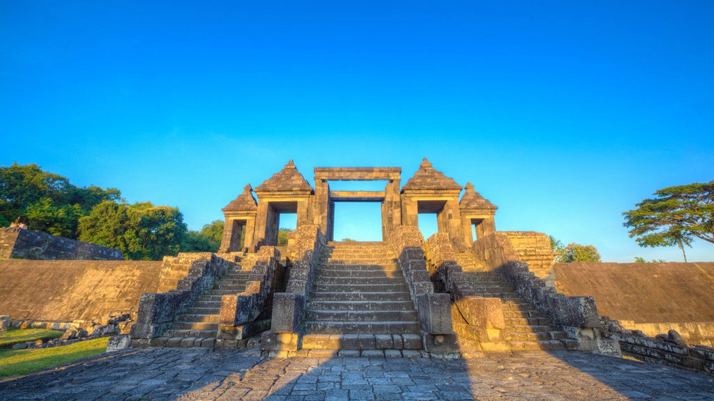 Sejarah Candi Ratu Boko, Legenda, & Struktur Situs Bangunannya Sejarah Candi Ratu Boko, Legenda, & Struktur Situs Bangunannya
