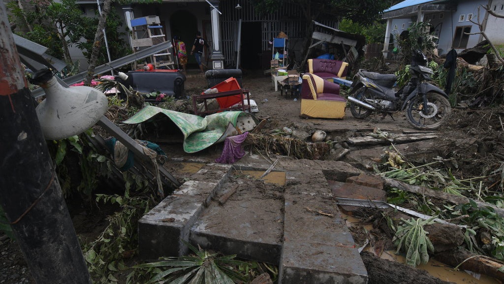 Tim Sar Lanjutkan Cari 4 Korban Banjir Bandang di Parigi Moutong Tim Sar Lanjutkan Cari 4 Korban Banjir Bandang di Parigi Moutong