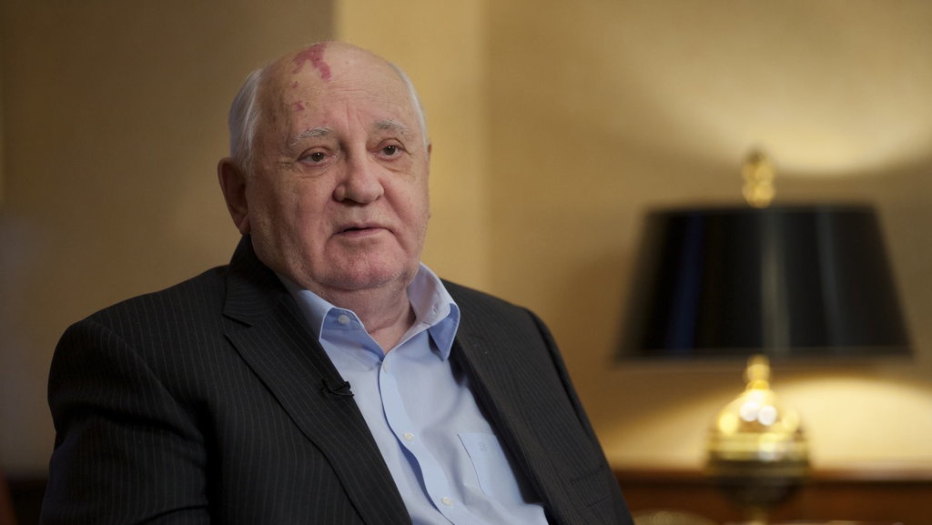 Kisah dari Rusia: Senior Gorbachev Melawan Junior Putin Kisah dari Rusia: Senior Gorbachev Melawan Junior Putin