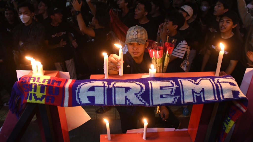Tragedi Kanjuruhan dan Hal yang Tak Boleh Terjadi Lagi (Bag 1) Tragedi Kanjuruhan dan Hal yang Tak Boleh Terjadi Lagi (Bag 1)