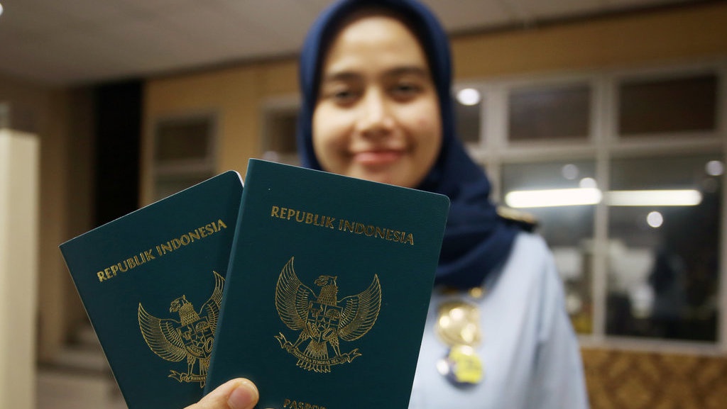 Mengenal Jabatan Pemeriksa Keimigrasian, Tugas, & Gajinya Mengenal Jabatan Pemeriksa Keimigrasian, Tugas, & Gajinya