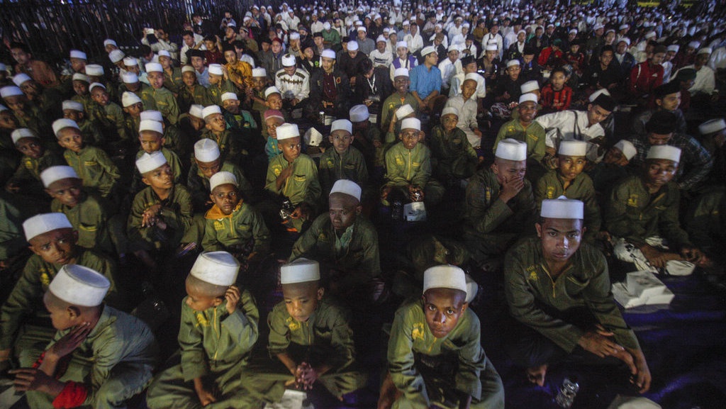 Keutamaan dan Hikmah Maulid Nabi Muhammad SAW Keutamaan dan Hikmah Maulid Nabi Muhammad SAW