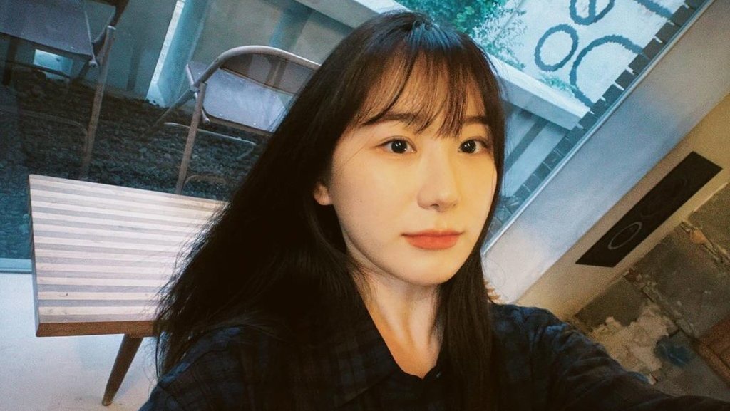 Lirik dan Terjemahan Lagu Terbaru Lee Chaeyeon 'Hush Rush'