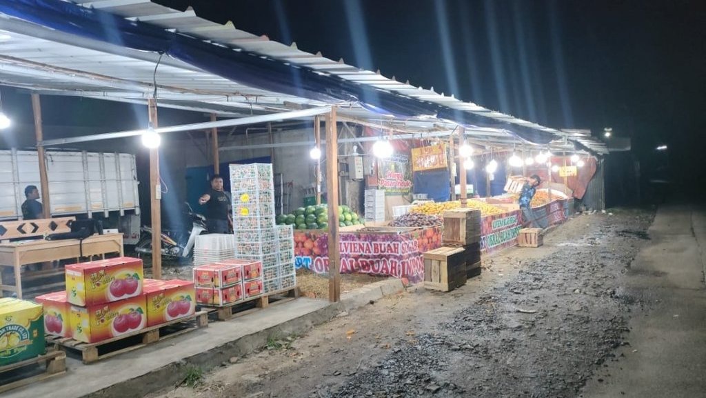 'Buah Manis' Hasil Dagang Kaki Lima, Omzet Miliaran per Bulan 'Buah Manis' Hasil Dagang Kaki Lima, Omzet Miliaran per Bulan