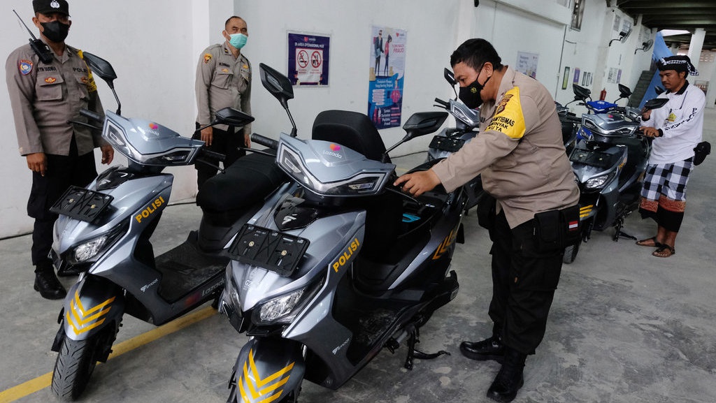 Daftar Kendaraan Listrik yang Diproduksi di Indonesia & Harganya Daftar Kendaraan Listrik yang Diproduksi di Indonesia & Harganya