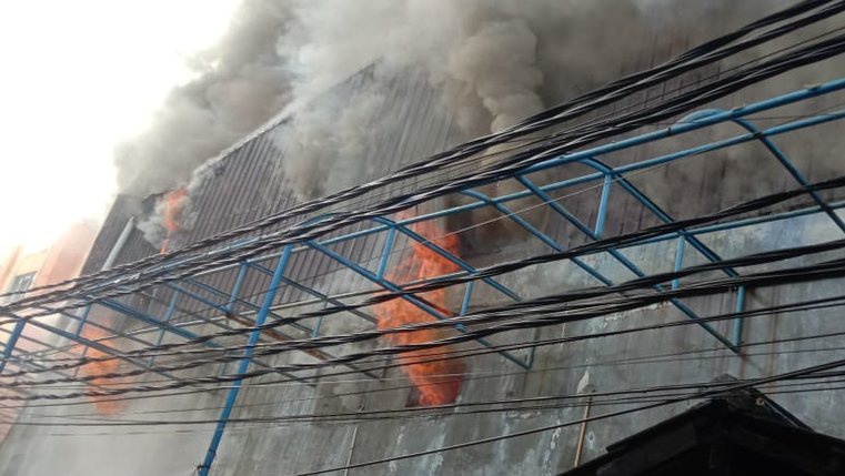 Tempat Karaoke Kasogi Jakut Kebakaran, 17 Unit Damkar Dikerahkan Tempat Karaoke Kasogi Jakut Kebakaran, 17 Unit Damkar Dikerahkan