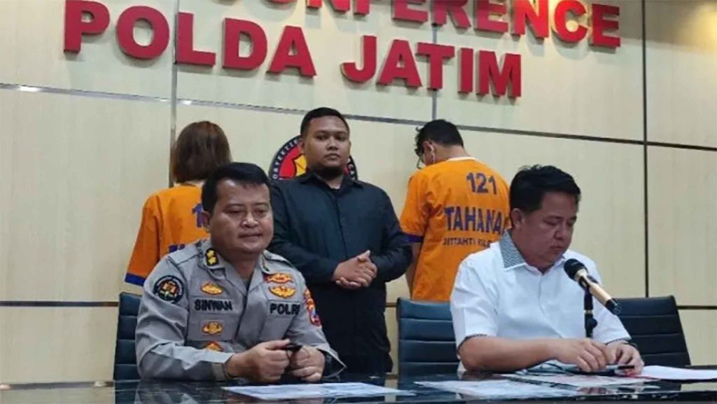Polisi: Video Porno Kebaya Merah Dihargai Rp750 Ribu Polisi: Video Porno Kebaya Merah Dihargai Rp750 Ribu