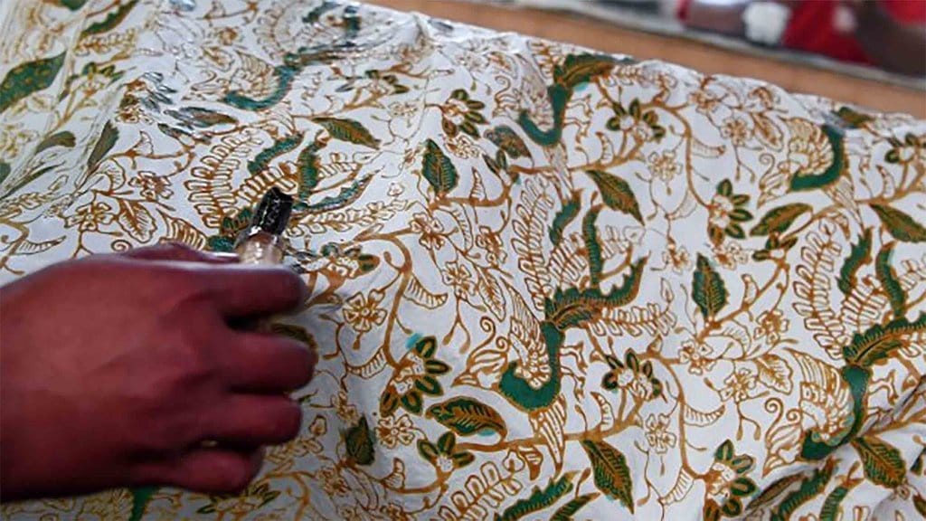 Mengenal Batik Betawi, Motif dan Ciri Khasnya Mengenal Batik Betawi, Motif dan Ciri Khasnya