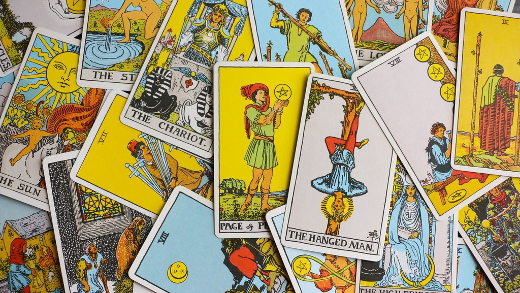 Tarot: Antara Mistis dan Seni Memahami Diri Tarot: Antara Mistis dan Seni Memahami Diri