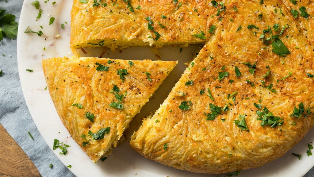 Menu MPASI Bayi 24 Bulan: Omelet Mie Ceria & Kandungan Gizinya Menu MPASI Bayi 24 Bulan: Omelet Mie Ceria & Kandungan Gizinya