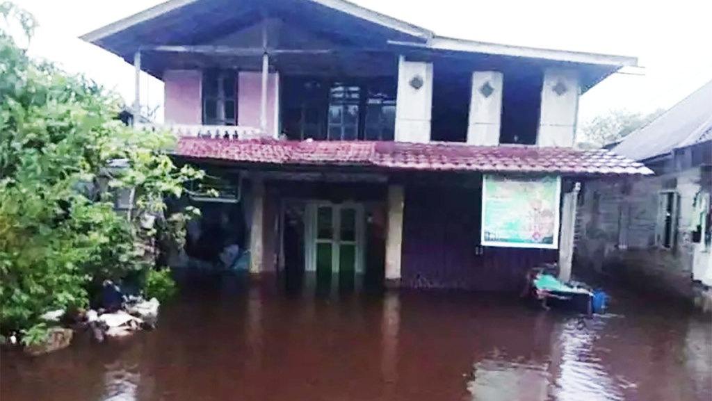 Banjir Landa 8 Kecamatan di Sambas Kalbar, 3.716 Rumah Terendam Banjir Landa 8 Kecamatan di Sambas Kalbar, 3.716 Rumah Terendam