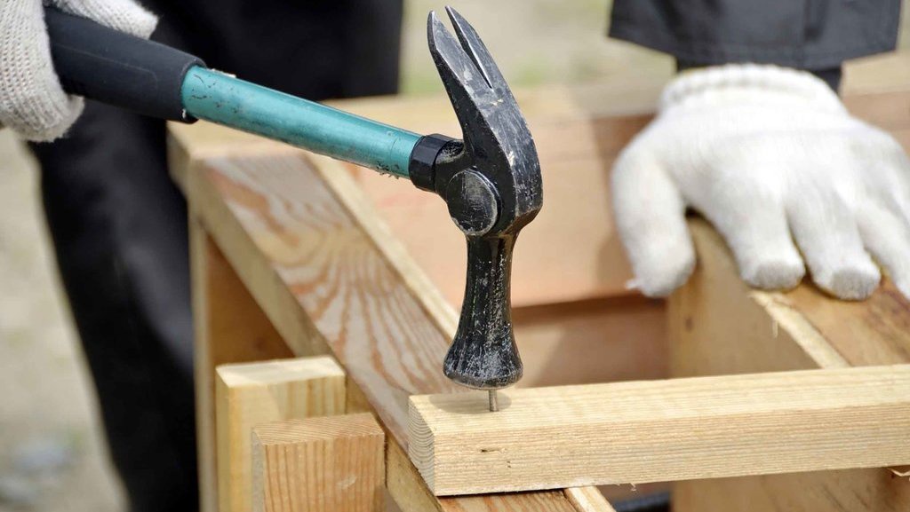 Tips Memaku Kayu dengan Paku Besi Agar Tidak Retak Tips Memaku Kayu dengan Paku Besi Agar Tidak Retak
