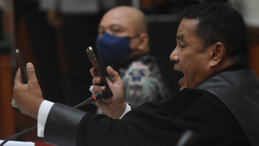 Ahli Hukum Pidana Nilai Pasal untuk Teddy Minahasa Tak Tepat Ahli Hukum Pidana Nilai Pasal untuk Teddy Minahasa Tak Tepat