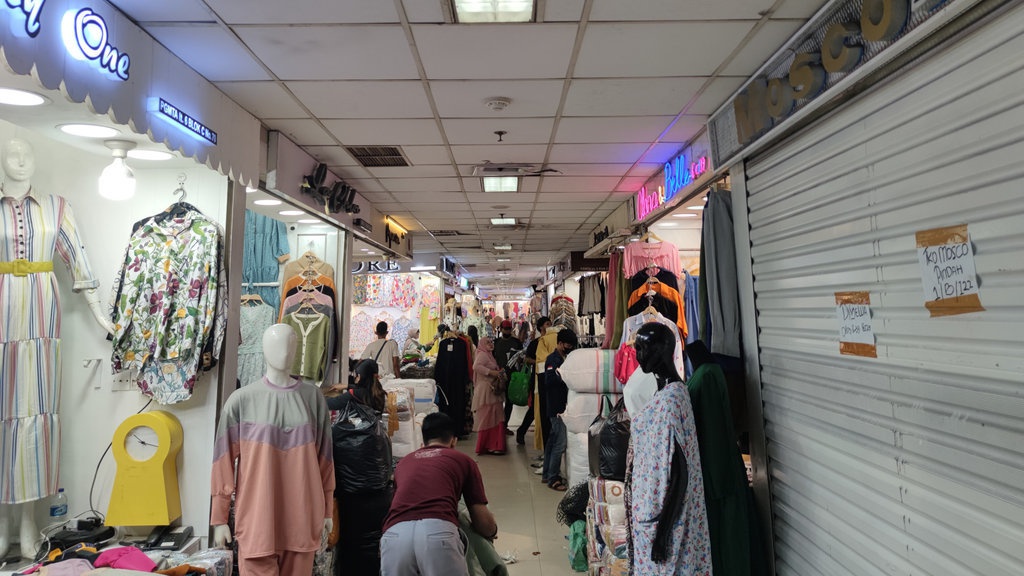 Desain Kurang Menarik, Produk Lokal Sepi Peminat di Tanah Abang Desain Kurang Menarik, Produk Lokal Sepi Peminat di Tanah Abang