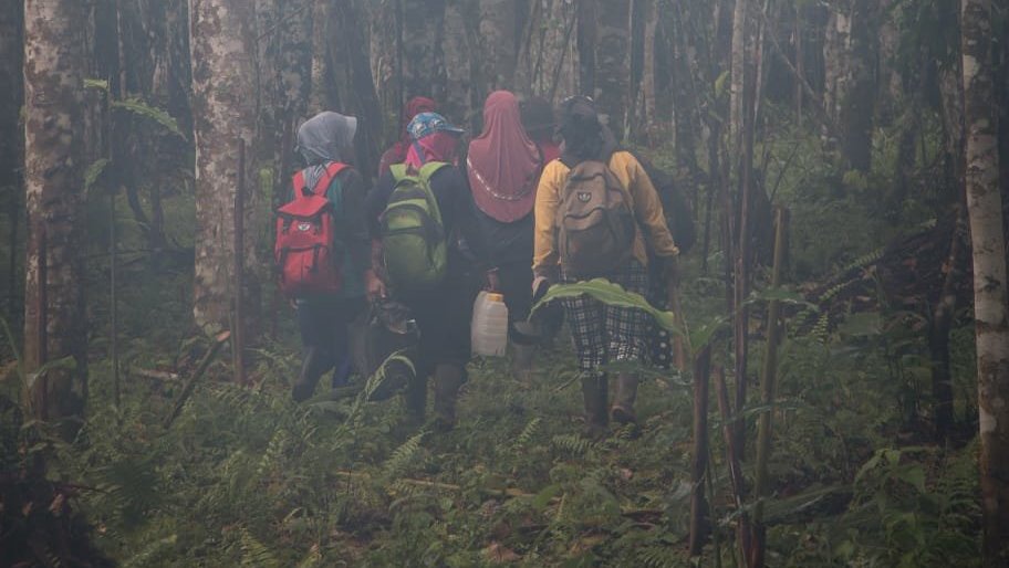 Menyoal Hak Perempuan dan Kelestarian Hutan Menyoal Hak Perempuan dan Kelestarian Hutan
