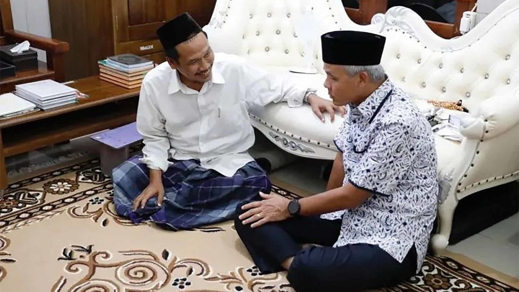Biografi Gus Baha Ulama yang Dikunjungi Ganjar Pranowo Biografi Gus Baha Ulama yang Dikunjungi Ganjar Pranowo