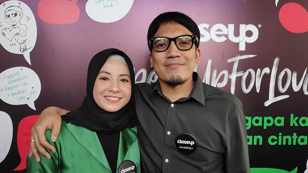 Apa Dampak Positif & Negatif Pernikahan Beda Usia Jauh? Apa Dampak Positif & Negatif Pernikahan Beda Usia Jauh?
