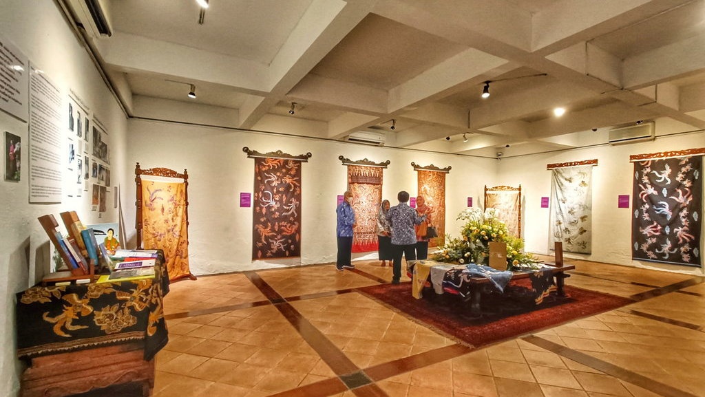 Batik Saparinah dan Perjuangan Anti Kekerasan terhadap Perempuan Batik Saparinah dan Perjuangan Anti Kekerasan terhadap Perempuan