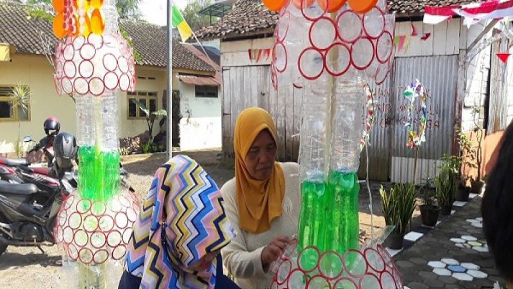 7 Ide Hiasan 17 Agustus dari Bahan Bekas yang Keren dan Unik 7 Ide Hiasan 17 Agustus dari Bahan Bekas yang Keren dan Unik