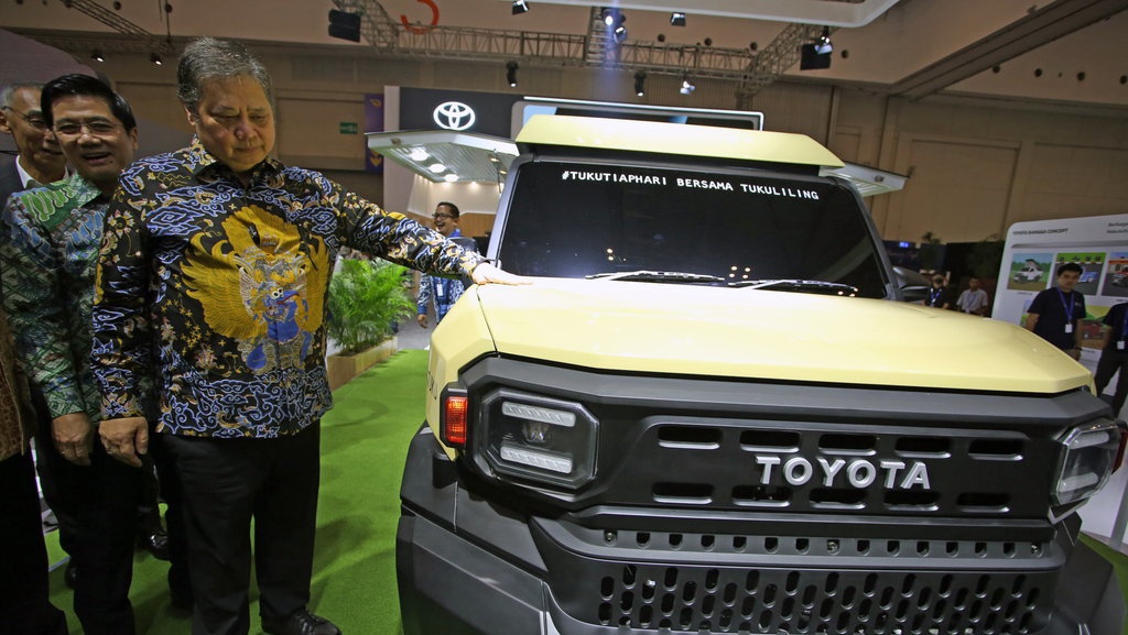 Airlangga Ungkap Industri Otomotif Jadi Tulang Punggung Ekonomi Airlangga Ungkap Industri Otomotif Jadi Tulang Punggung Ekonomi