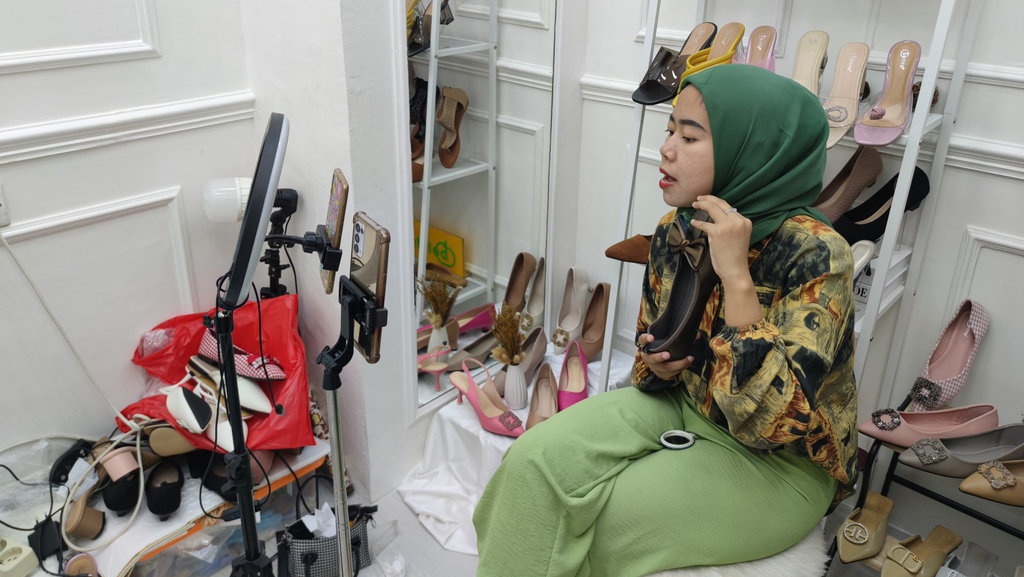 Kisah UMKM: Buntung Akibat COVID-19, Untung Lewat Live Streaming Kisah UMKM: Buntung Akibat COVID-19, Untung Lewat Live Streaming