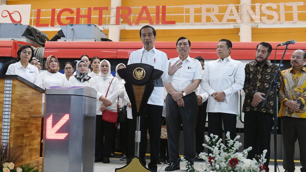 Jokowi Minta Setop Bully LRT Jabodebek Hanya Karena Ada Gangguan Jokowi Minta Setop Bully LRT Jabodebek Hanya Karena Ada Gangguan