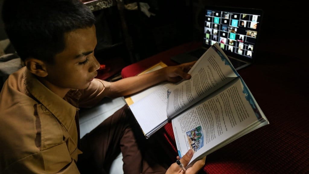 Benarkah PJJ Sekolah Jakarta Hari Ini Karena Demo Bundaran HI? Benarkah PJJ Sekolah Jakarta Hari Ini Karena Demo Bundaran HI?