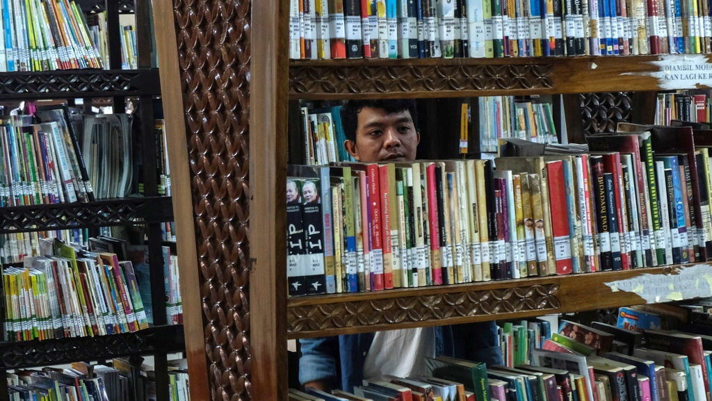 Perbedaan Karya Fiksi dan Nonfiksi Beserta Contohnya Perbedaan Karya Fiksi dan Nonfiksi Beserta Contohnya