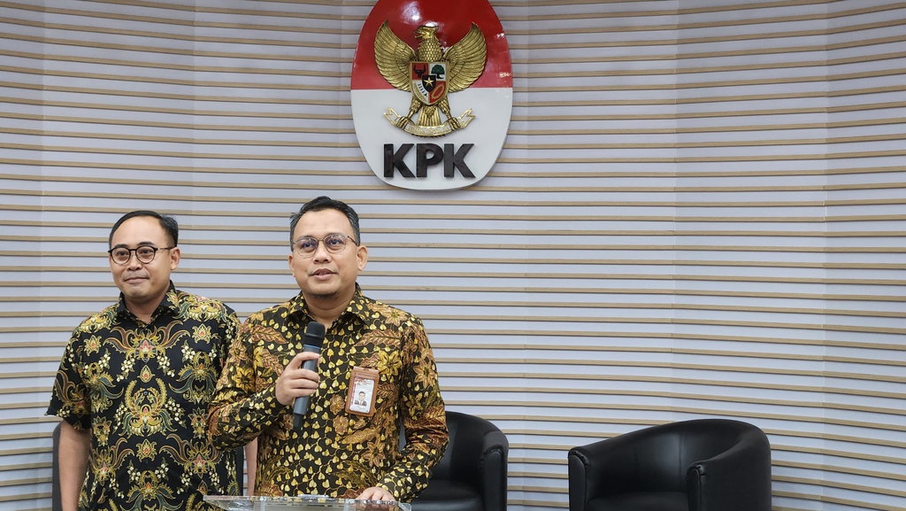 KPK Geledah Kantor BNPB terkait Korupsi APD COVID-19 di Kemenkes KPK Geledah Kantor BNPB terkait Korupsi APD COVID-19 di Kemenkes