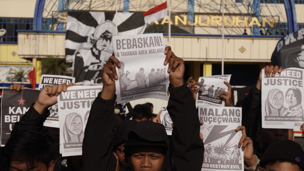 Pembongkaran Gate 13 Kanjuruhan & Upaya Hapus Pelanggaran HAM Pembongkaran Gate 13 Kanjuruhan & Upaya Hapus Pelanggaran HAM