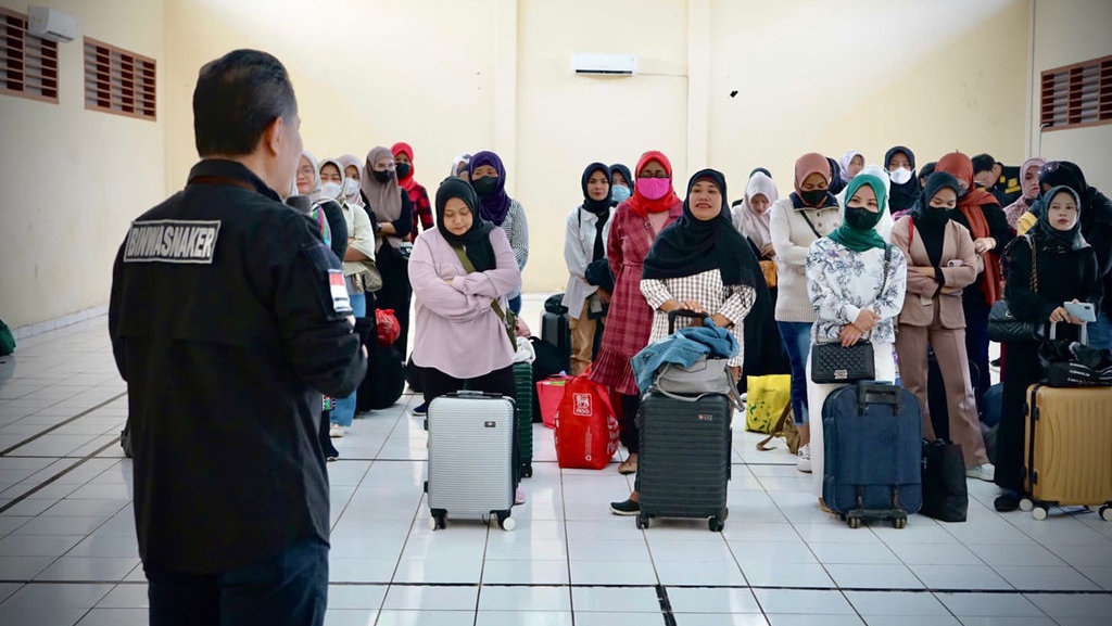 Kemnaker Pulangkan 32 Pekerja Migran Hasil Sidak di Kertajati Kemnaker Pulangkan 32 Pekerja Migran Hasil Sidak di Kertajati