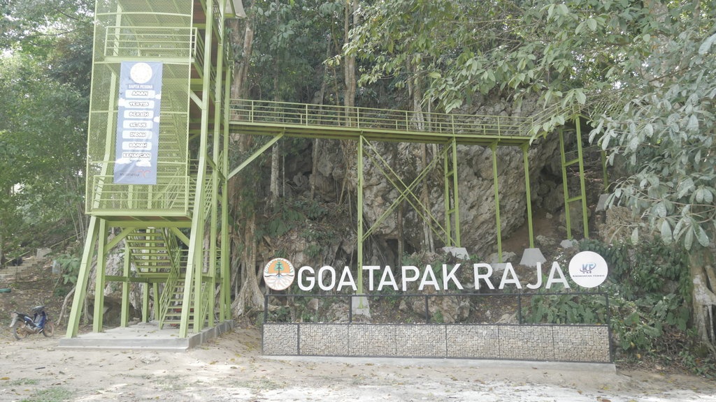 Melihat Potensi Ekowisata & Pesona Gua Batu Tapak Raja di IKN Melihat Potensi Ekowisata & Pesona Gua Batu Tapak Raja di IKN