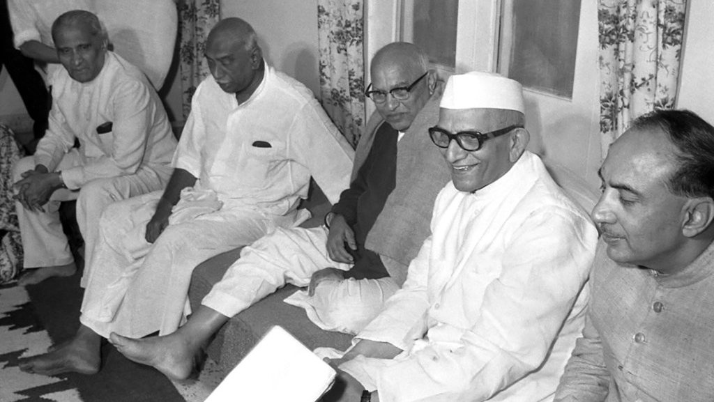 Biografi Kamaraj: dari Kasta Rendah Hingga Jadi Kingmaker India Biografi Kamaraj: dari Kasta Rendah Hingga Jadi Kingmaker India