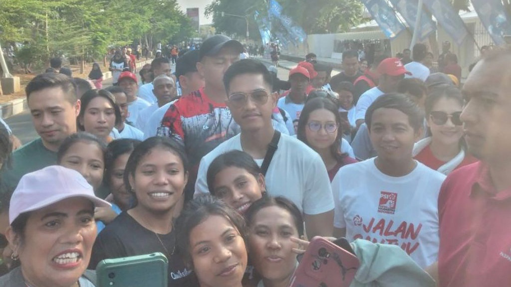 Safari Politik, Kaesang Jalan Sehat di Car Free Day Kupang NTT Safari Politik, Kaesang Jalan Sehat di Car Free Day Kupang NTT