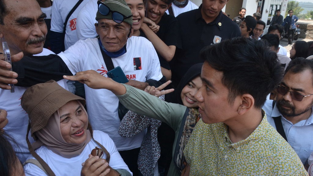Jadi Pengusaha Bukan Solusi Minimnya Lapangan Kerja, Mas Gibran Jadi Pengusaha Bukan Solusi Minimnya Lapangan Kerja, Mas Gibran