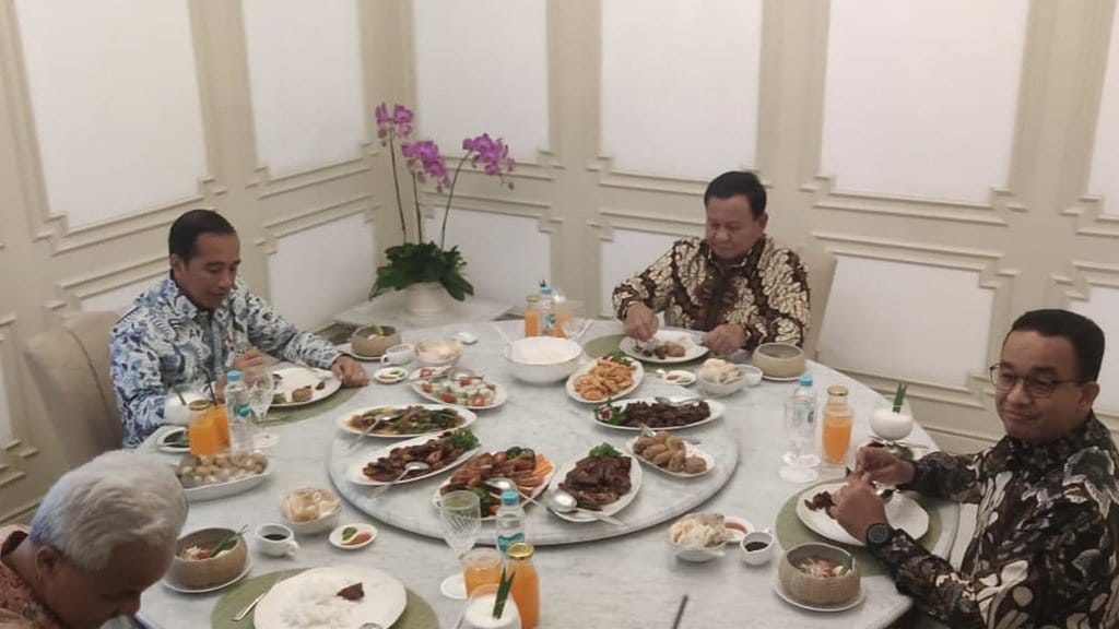 Jokowi Makan Siang Bersama Tiga Bakal Capres di Istana Merdeka Jokowi Makan Siang Bersama Tiga Bakal Capres di Istana Merdeka