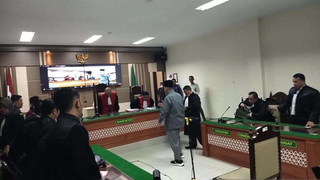Panji Gumilang Jalani Sidang Perdana Kasus Penistaan Agama Panji Gumilang Jalani Sidang Perdana Kasus Penistaan Agama