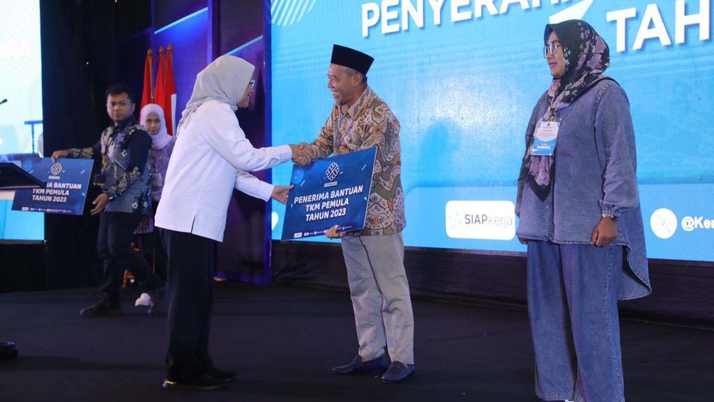 Menaker Harap Penerima TKM Kembangkan Usaha Berbasis Digital Menaker Harap Penerima TKM Kembangkan Usaha Berbasis Digital