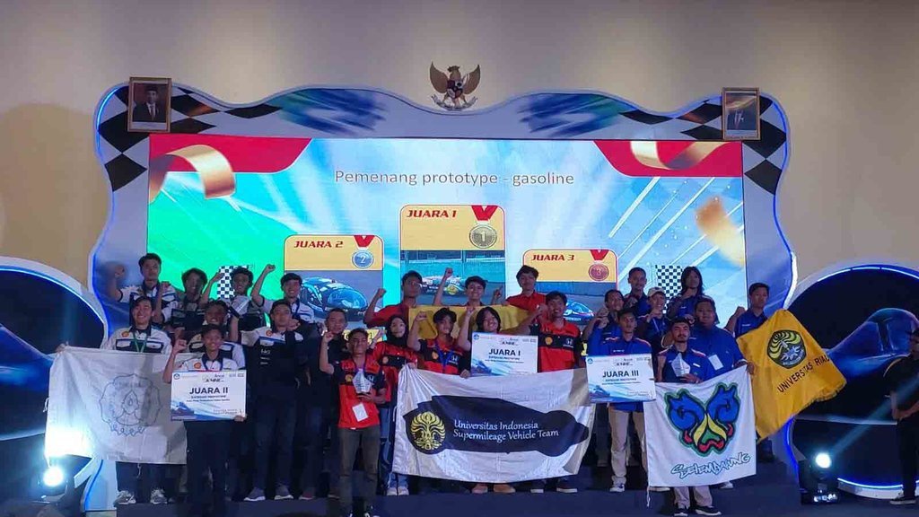 UI SMV Raih Tiga Gelar di Kontes Mobil Hemat Energi Kemdikbud UI SMV Raih Tiga Gelar di Kontes Mobil Hemat Energi Kemdikbud