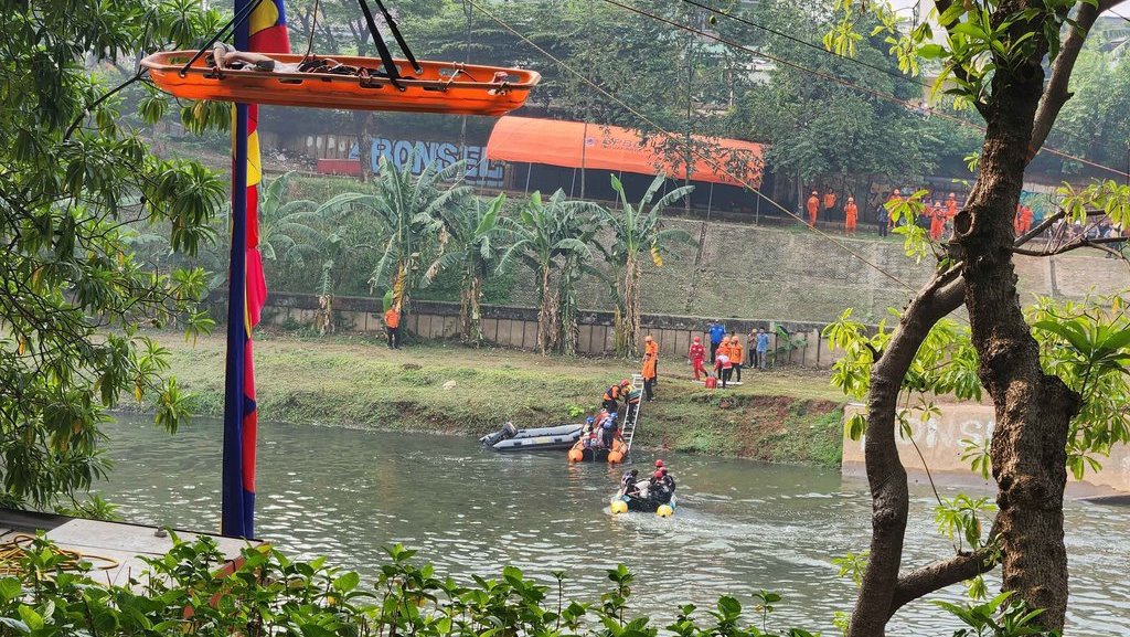 DLH DKI soal Busa BKT Ganggu Atlet Dayung: Limbah Usaha Laundry DLH DKI soal Busa BKT Ganggu Atlet Dayung: Limbah Usaha Laundry