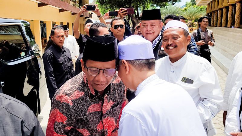 Kiai dan Santri Mataraman Deklarasi Dukung Ganjar-Mahfud Kiai dan Santri Mataraman Deklarasi Dukung Ganjar-Mahfud