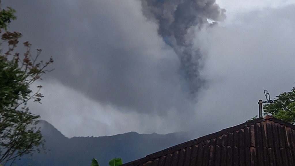 Usai Erupsi Marapi, Banjir Lahar Dingin Terjang Tanah Datar Usai Erupsi Marapi, Banjir Lahar Dingin Terjang Tanah Datar