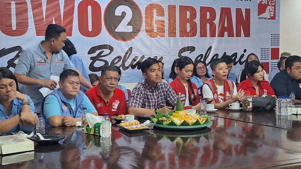 Kaesang Kumpulkan Relawan Jokowi Bahas Prabowo-Gibran 1 Putaran Kaesang Kumpulkan Relawan Jokowi Bahas Prabowo-Gibran 1 Putaran