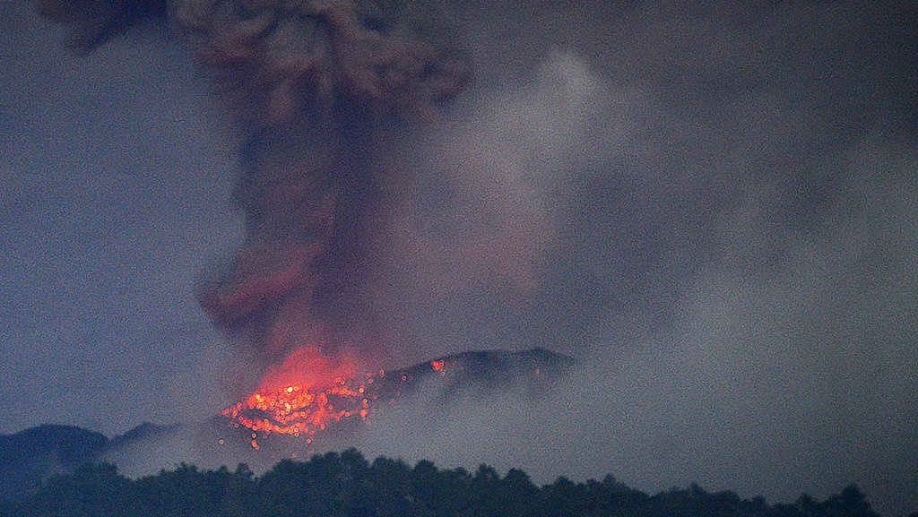 Gunung Marapi Erupsi Lagi, PVMBG: Warga Jauhi Area Radius 4,5 Km Gunung Marapi Erupsi Lagi, PVMBG: Warga Jauhi Area Radius 4,5 Km